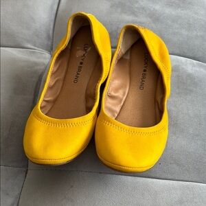 Lucky Brand Yellow Flats 7.5